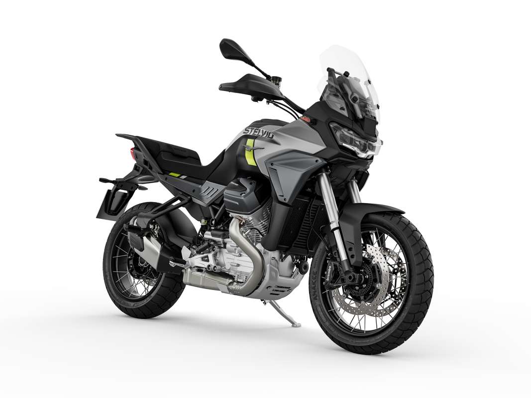 Moto-Guzzi_V100-Stelvio_PFF_Nero-Vulcano_3-4-ant-dx-cavalletto-1067x800